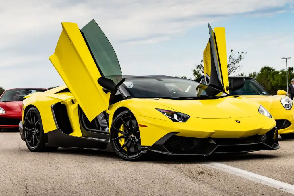 The 3 Reasons Lamborghini Doors Go Up (Scissor Doors) - ReadySetRev